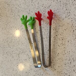 Helping Hands Kitchen Serving Tongs set of 2, 1 red 1 green, Silicone ends